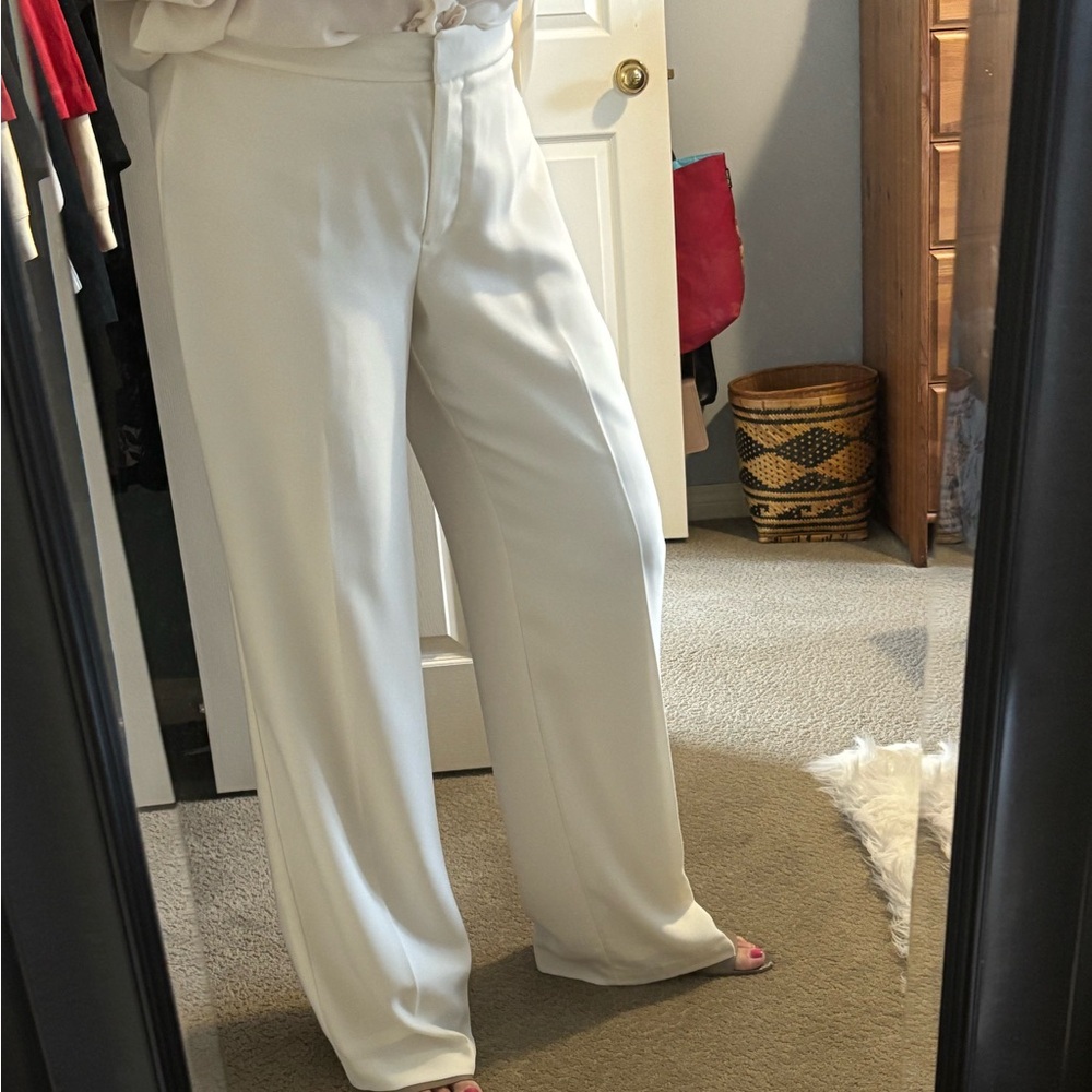 Elegant Vince Camuto cream / off white wide leg Pants